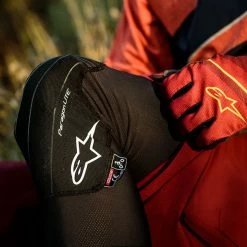 Alpinestars Paragon Lite - Knee Guards Knee/Shin Protectors | Bike-Discount -Bikes Shop Alpinestars Paragon Lite Knieprotektoren 1652720 10 5 1280x1280